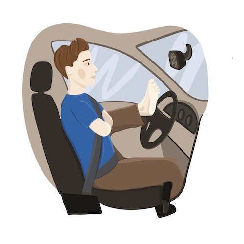 Rysunek mężczyzny bez rąk kierującego autem przy pomocy nogi opartej na kierownicy.